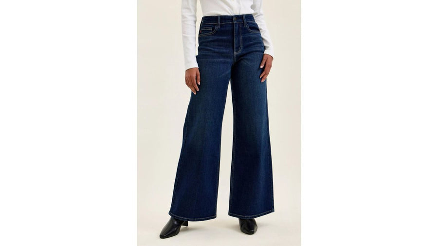 Modest Aesthetic Outfits for Women Over 40